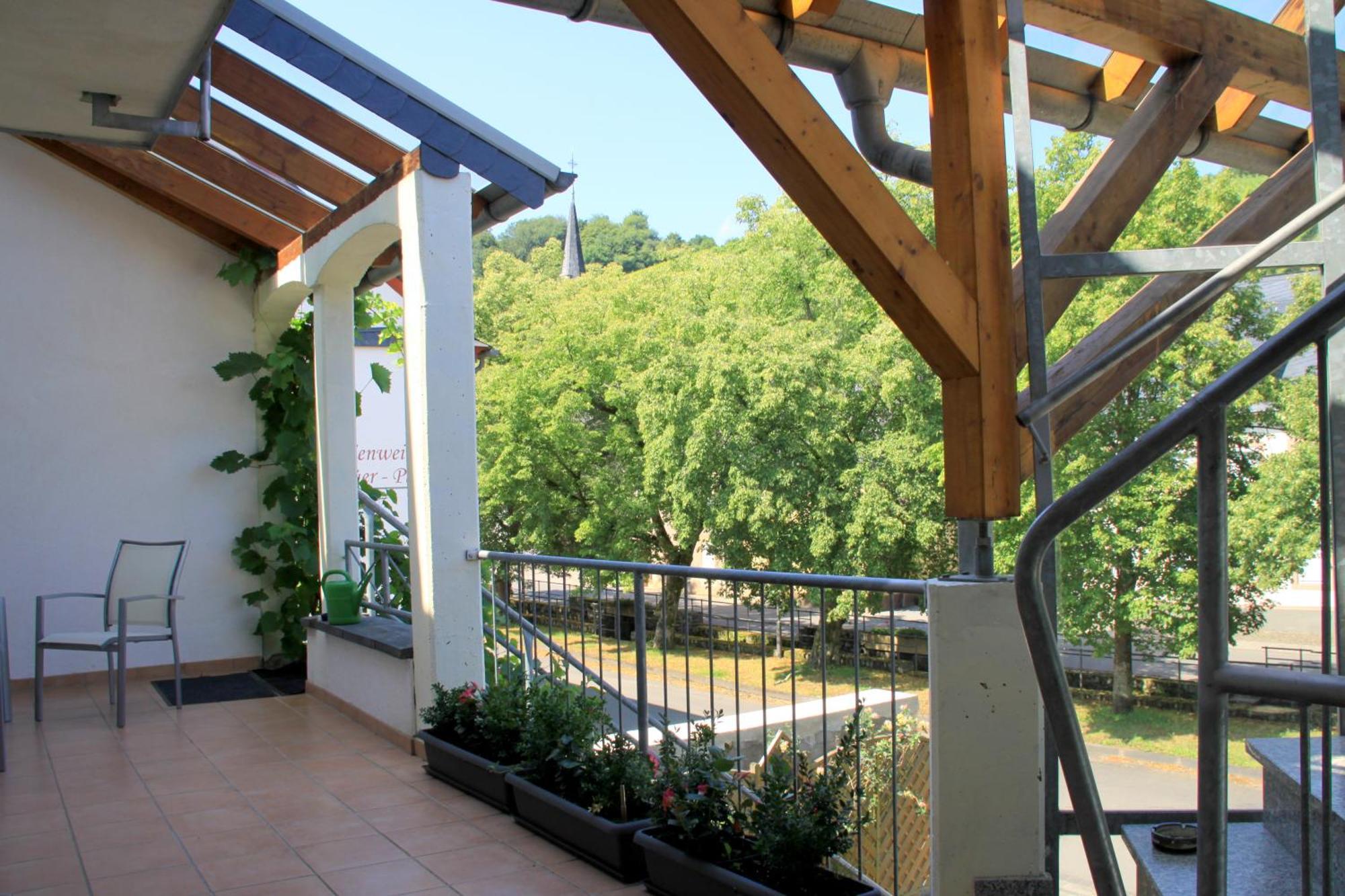 Ferienweingut & Gutsrestaurant Becker Apartment Burgen  Exterior photo