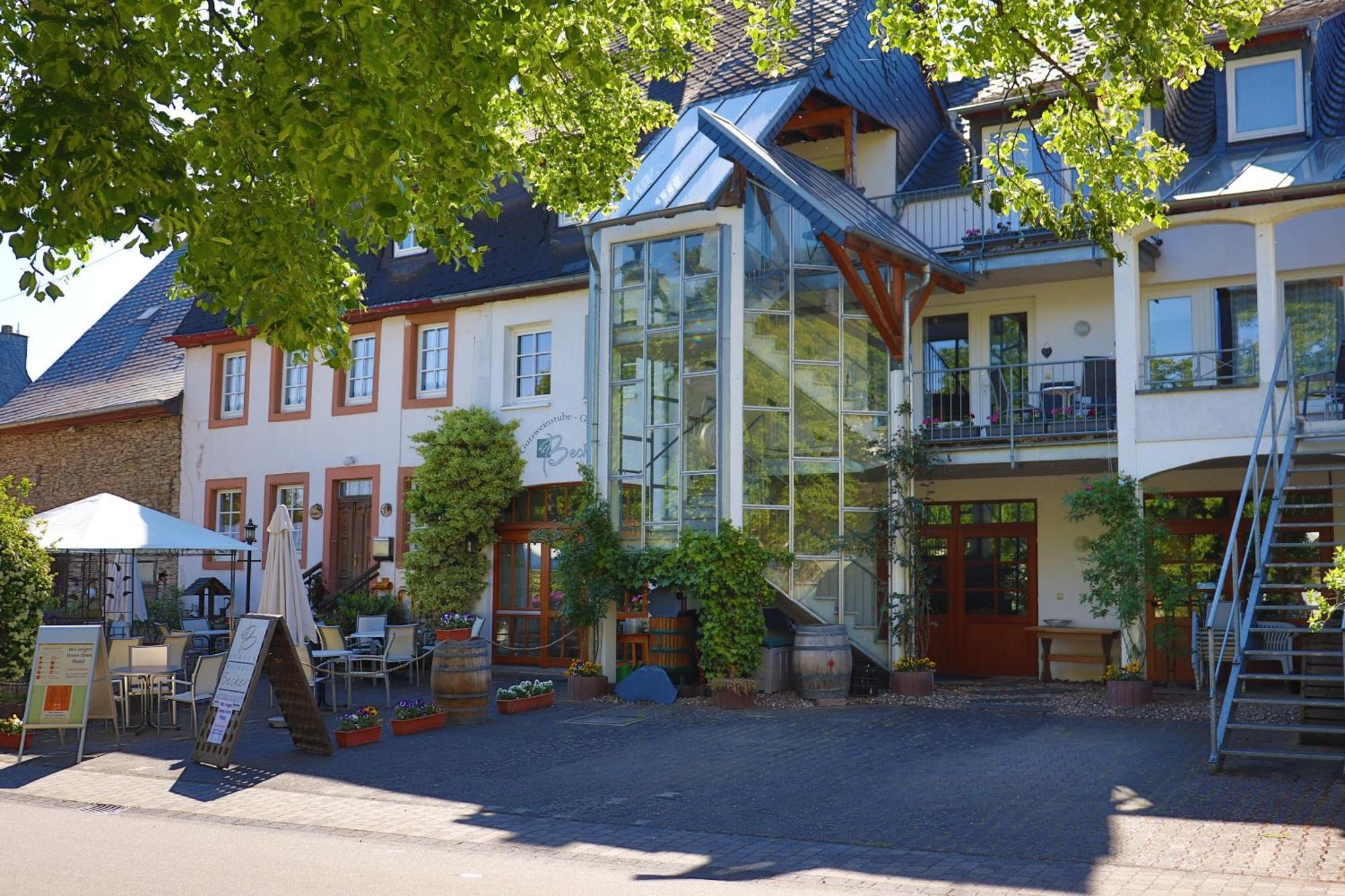 Ferienweingut & Gutsrestaurant Becker Apartment Burgen  Exterior photo